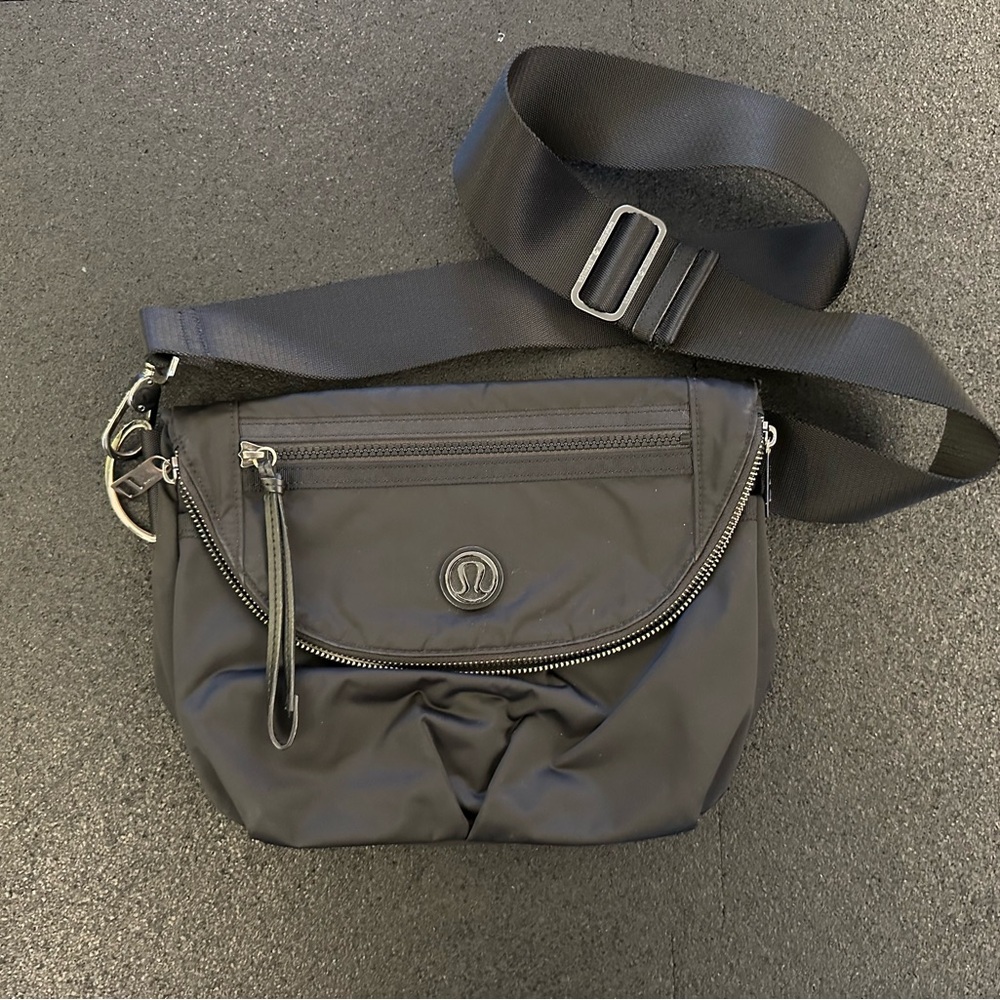 Lululemon All Night Festival Bag Black RARE “Dance your Asana Off”